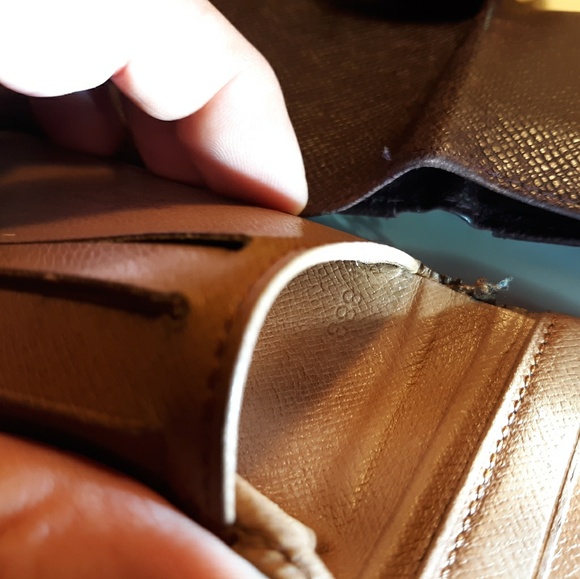 Two men's Louis Vuitton wallets for the price of 1 - Picture 7 of 8